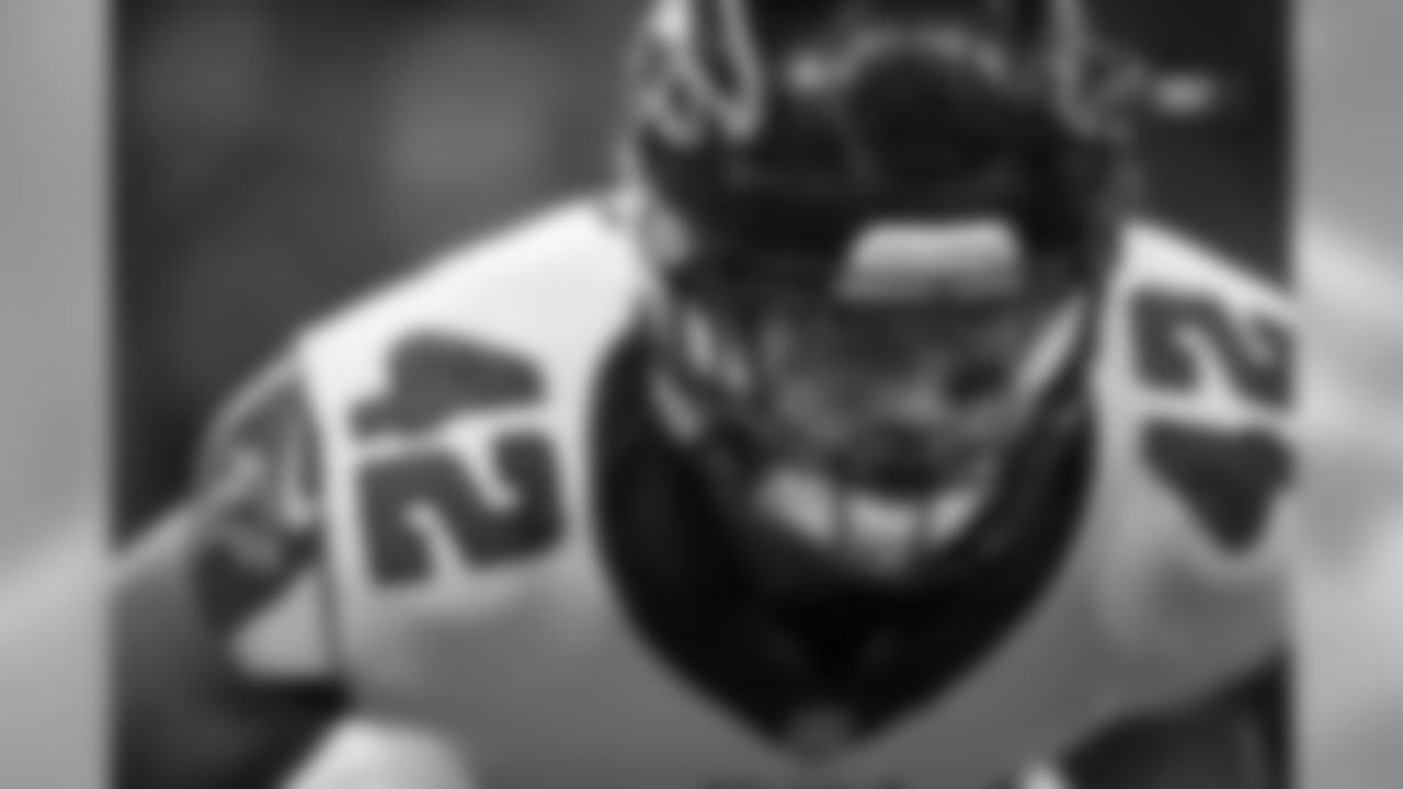 LB Duke Riley