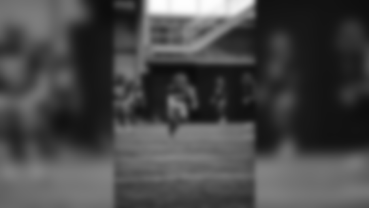 E_18_1213_GiantsPractice028