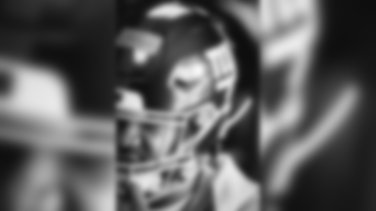 New York Giants Rookies arrive for Mini Camp (Oshane Ximines)