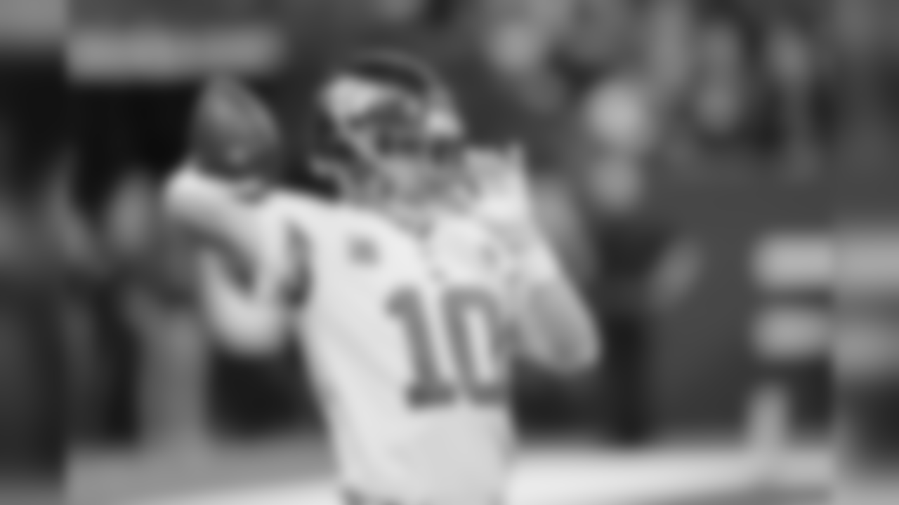 New York Giants quarterback Eli Manning (10) warms up before an NFL football game against the Indianapolis Colts in Indianapolis, Sunday, Dec. 23, 2018. (AP Photo/AJ Mast)