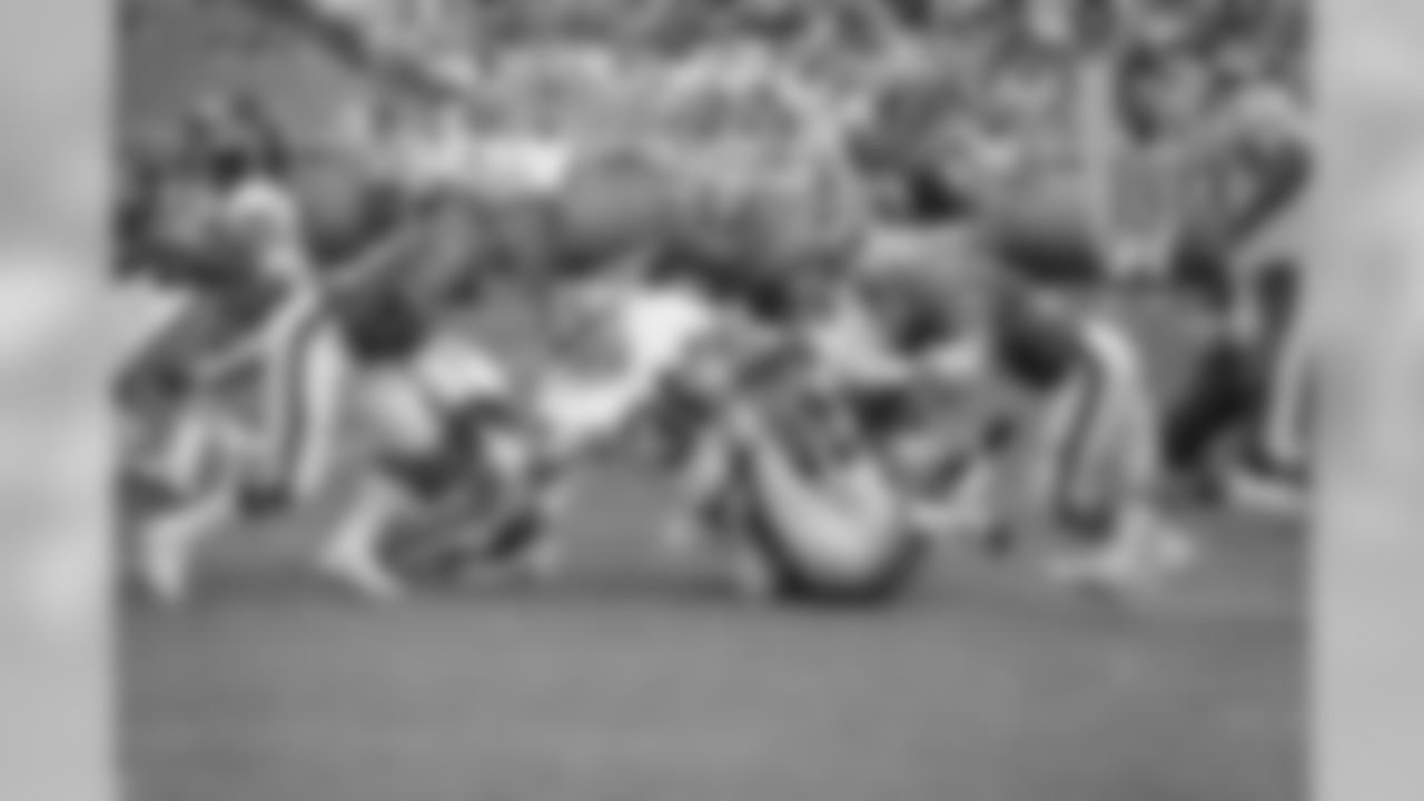 New York Giants running back Larry Csonka (39) settles to earth atop Atlanta Falcons Ray Easterling after a 12-yard first quarter gain at Atlanta Fulton County Stadium for a first down, Sunday, Oct. 2, 1977 in Atlanta. Helping overcome Csonka are Falcon defenders Frank Reed (28), Fulton Kuykendall (54) and Ralph Ortega. (AP Photo)