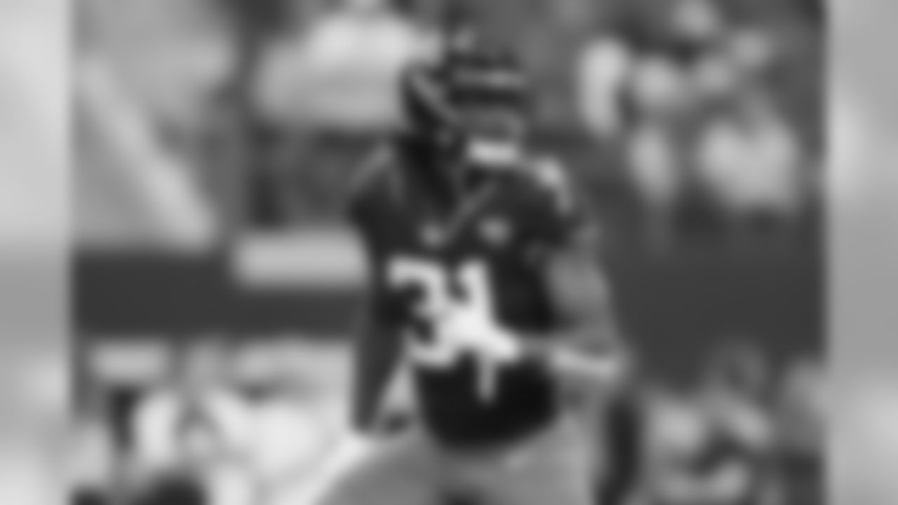 Jacksonville Jaguars running back Jamaal Charles (31) warms up before an NFL football game against the Dallas Cowboys in Arlington, Texas, Sunday, Oct. 14, 2018. (AP Photo/Jim Cowsert)