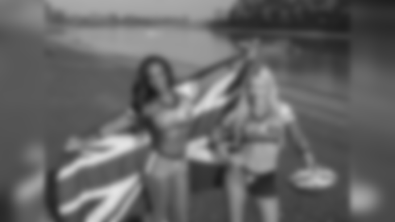 Jacksonville Jaguars and the Philadelphia Eagles play in the NFL London Game 3 at Wembley Stadium in London on Sunday, October 28th-Jacksonville Jaguars Cheerleaders photo shoot on the banks of the River Thames opposite Craven Cottage photo: Dave Shopland/NFL