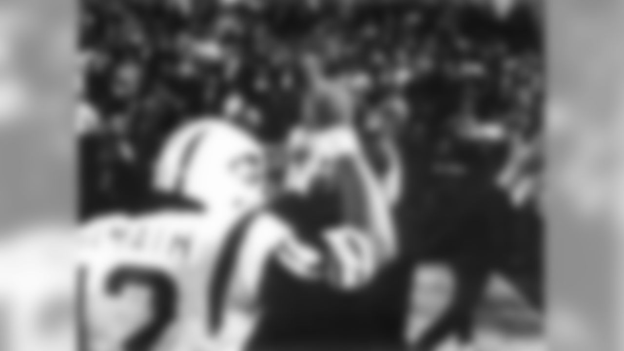 New York Jets Hall of Fame quarterback Joe Namath signals that the Jets are number one after a 16-7 win over the Baltimore Colts in Super Bowl III on January 12, 1969 at Orange Bowl. Natmath was voted the game's MVP after completing 17 of 28 passes for Super Bowl III - New York Jets vs Baltimore Colts - January 12, 1969 (AP Photo/NFL Photos)