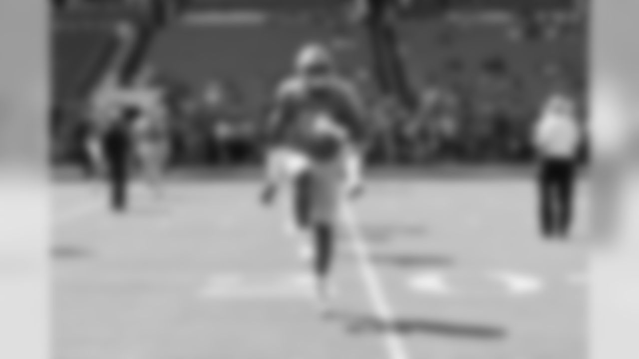 Devon Kennard (42) before the Detroit Lions Week 7 game against the Miami Dolphins.