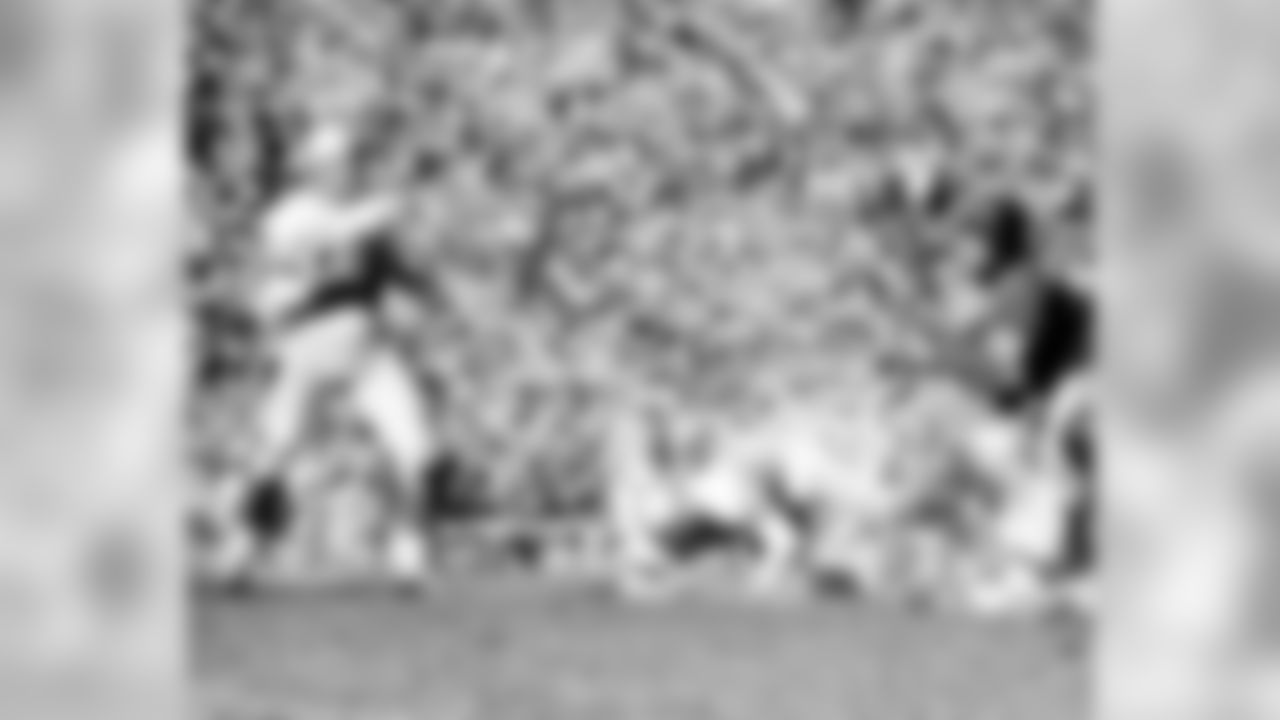 Quarterback Bobby Layne of the Detroit Lions looks to throw downfield in a 31 to 37 loss to the San Francisco 49ers on October 24,1954 at Kezar Stadium in Los Angeles, California. Bobby Layne - Detroit Lions - File Photos (AP Photo/NFL Photos)