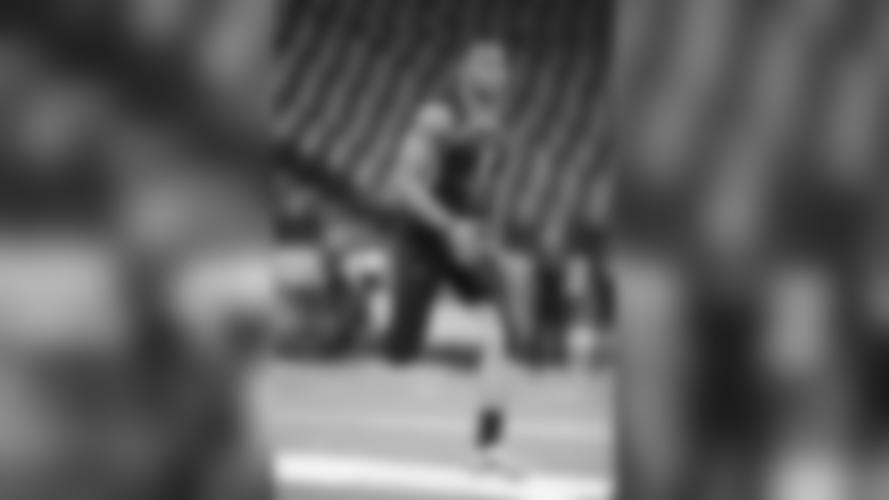 Iowa tight end Noah Fant runs the 40-yard dash during the 2019 Scouting Combine in Indianapolis on Saturday, March. 2, 2019. (Perry Knotts via AP)
