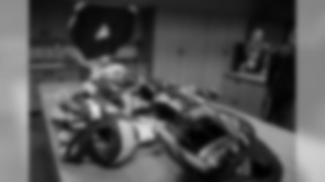 181015-packers-locker-room-bobber-11