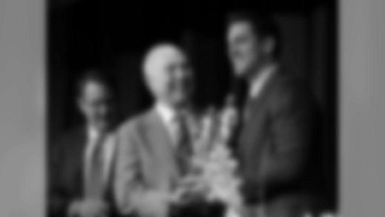 Legendary Green Bay Packers quarterback Bart Starr, center, presents current Packers quarterback Aaron Rodgers, right, with the the Bart Starr Award for Character and Leadership, Friday, Jan. 31, 2014, at the Super Bowl Breakfast in New York. The Seattle Seahawks will play the Denver Broncos Sunday in the NFL Super Bowl XLVIII football game in East Rutherford, N.J. (AP Photo/Ted S. Warren)
