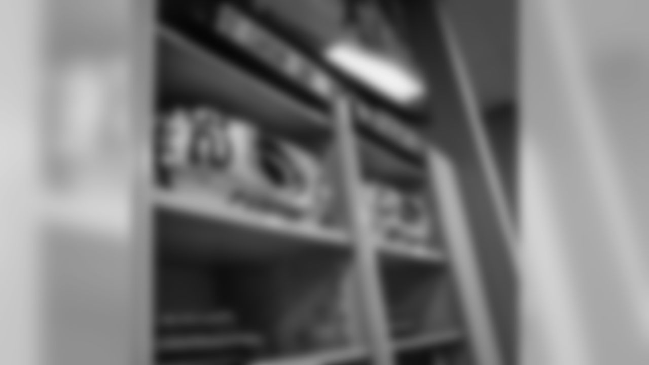 181125-packers-locker-room-bobber-10