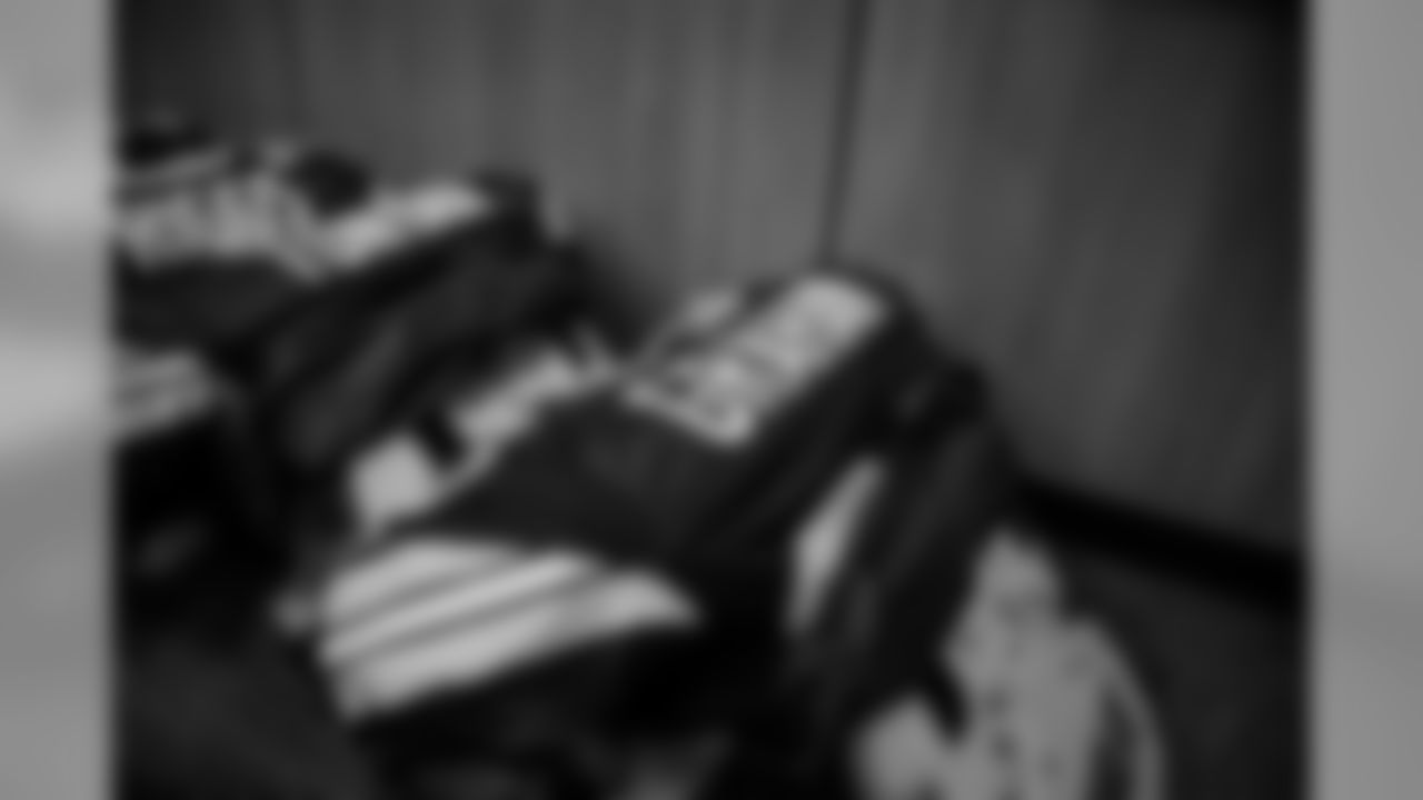 181209-packers-locker-room-bobber-7