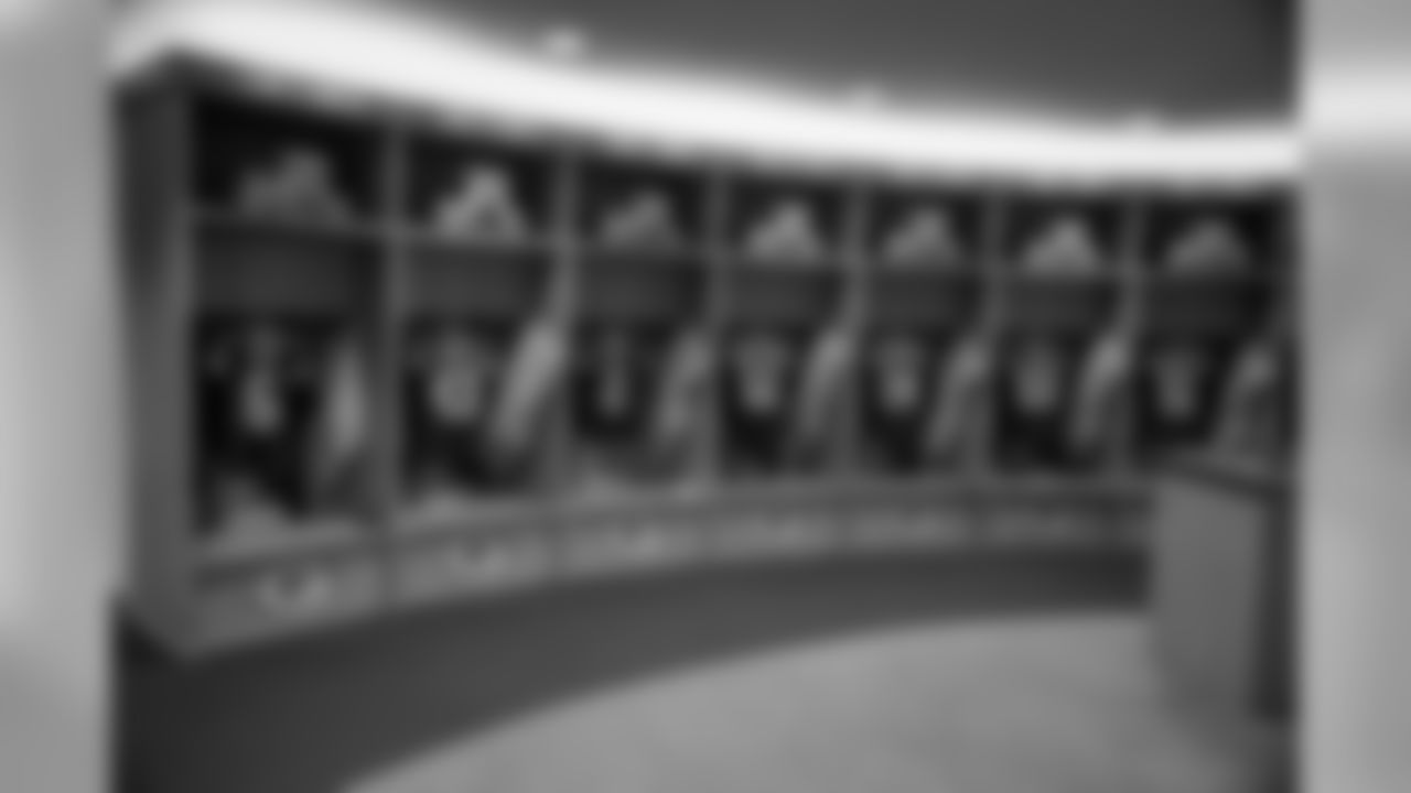 181111-locker-room-bobber-13