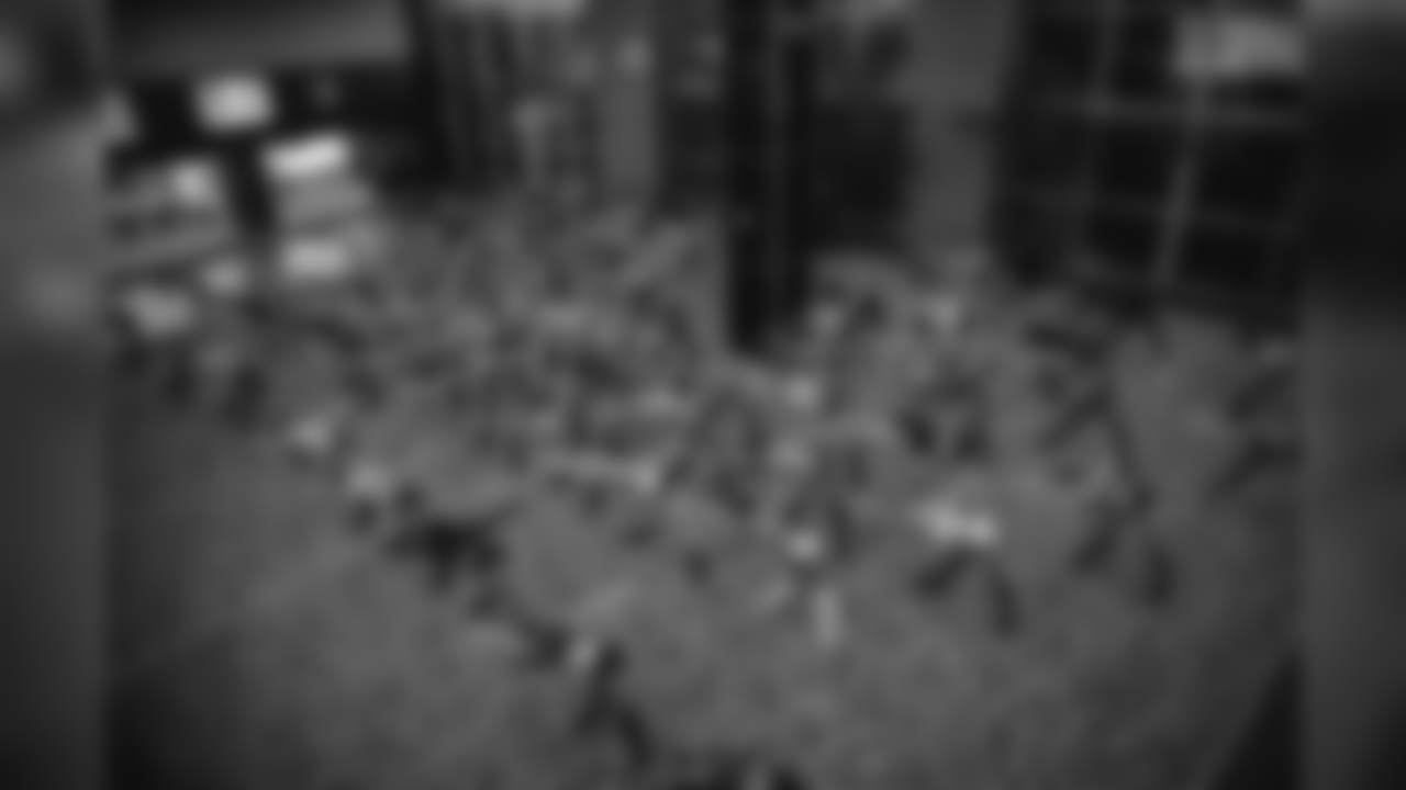 E_1D2_1042