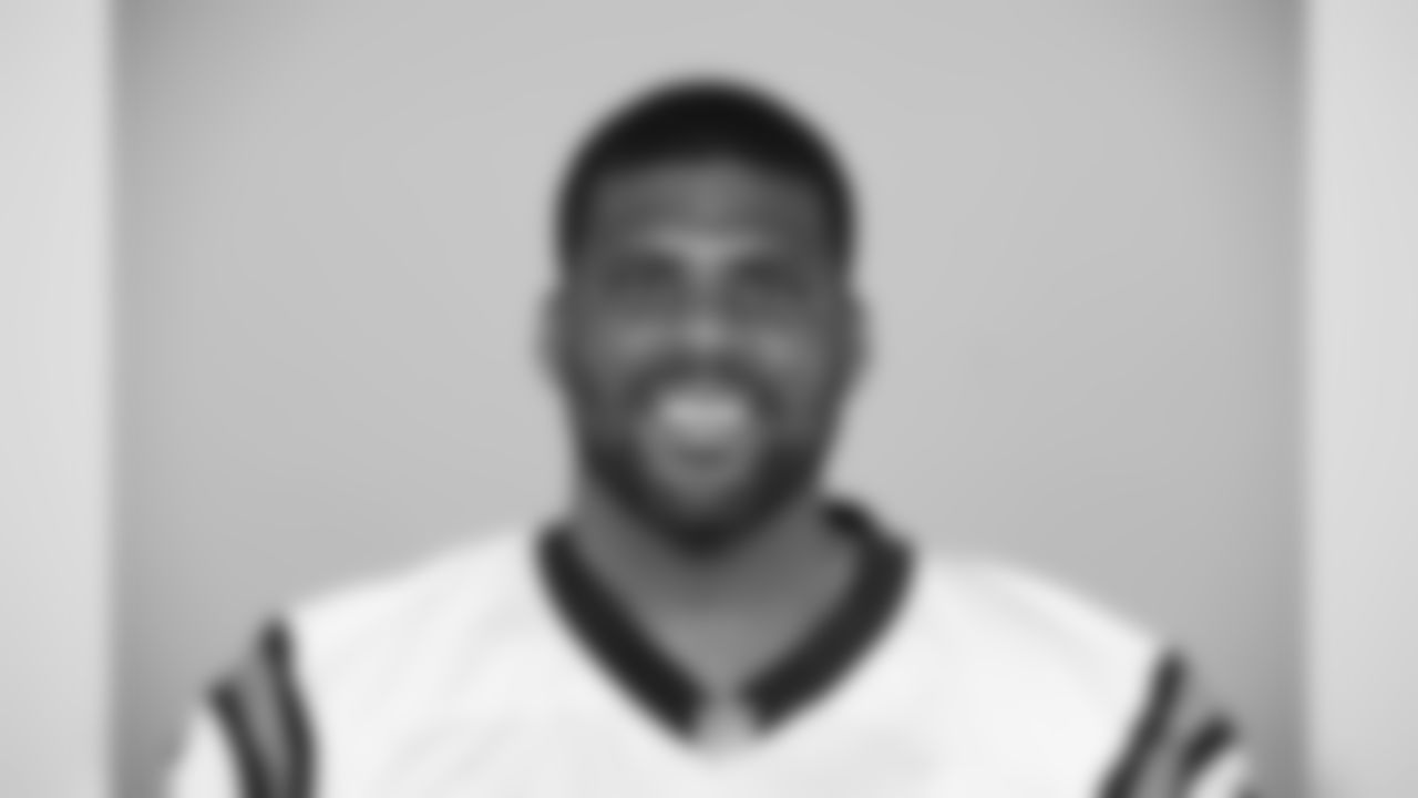 RT Daryl Williams