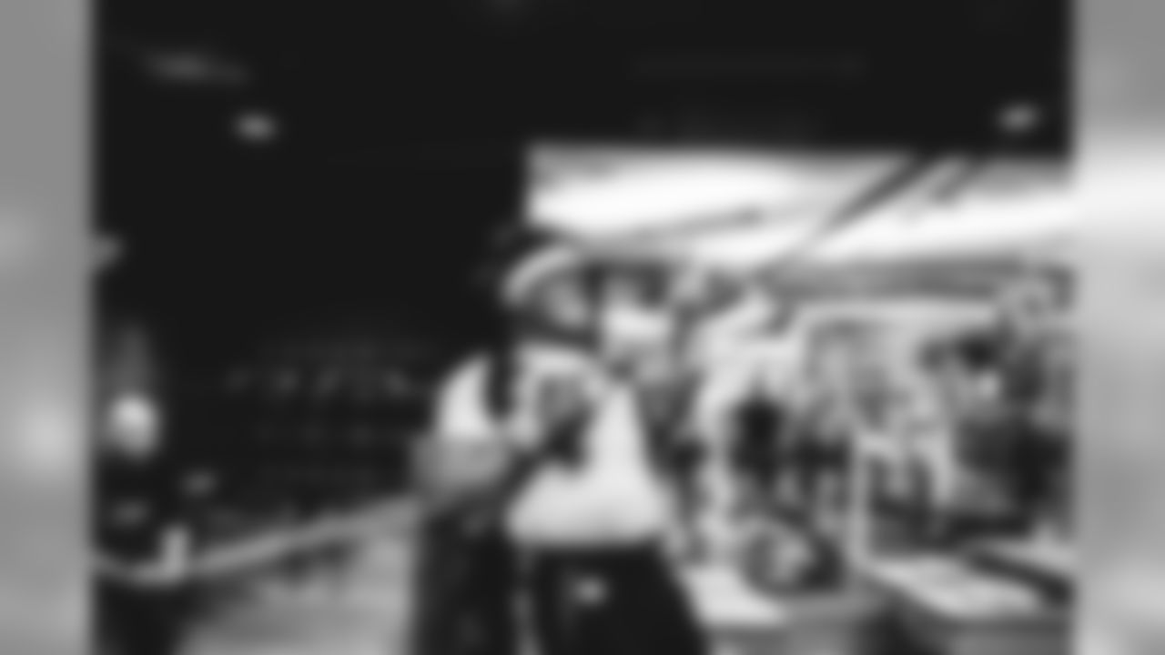 E_1D2_4804