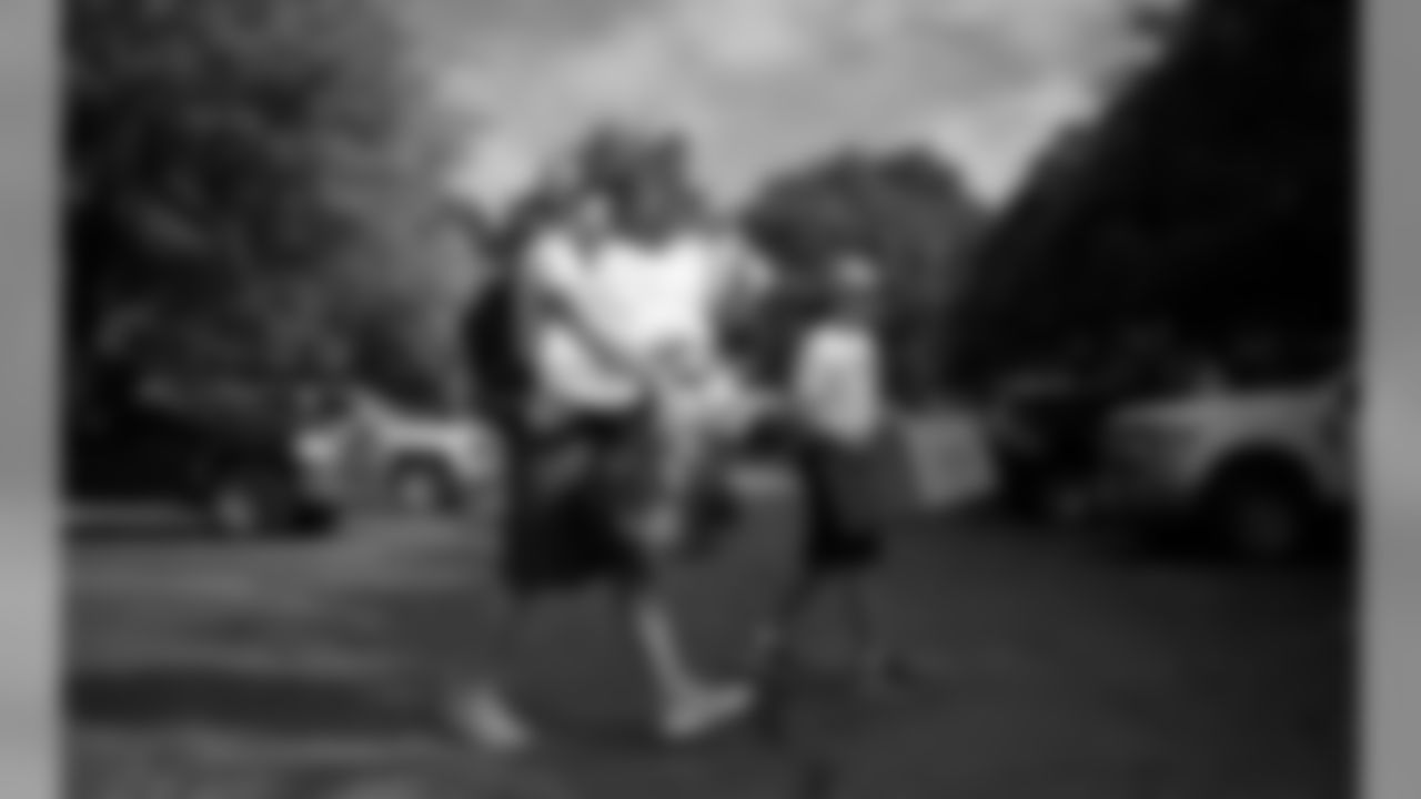 18TrainingCampArrival143