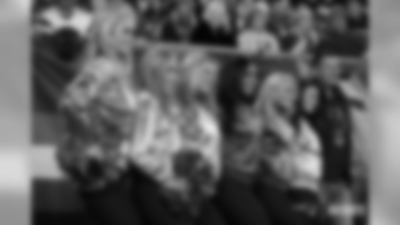 KCC101418-Cheer_DS122-watermarked
