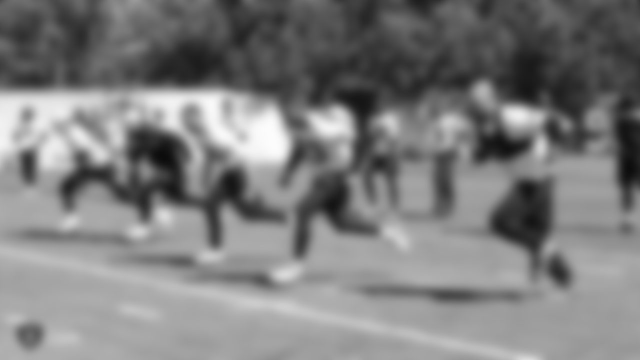 Raiders tight ends at a workout during phase one of the offseason program at the Raiders Practice Facility in Alameda, Calif.