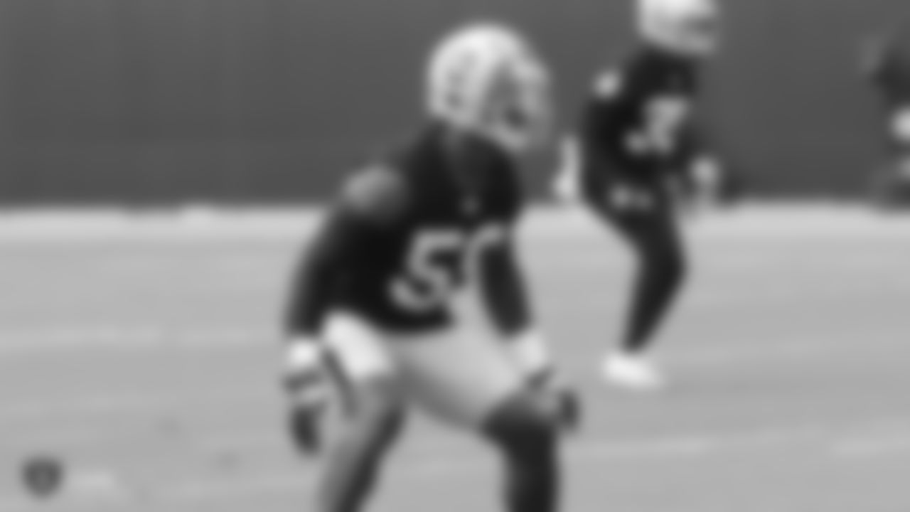 Raiders linebacker Tahir Whitehead (59) at an Organized Team Activity (OTA) at the Raiders Practice Facility in Alameda, Calif.