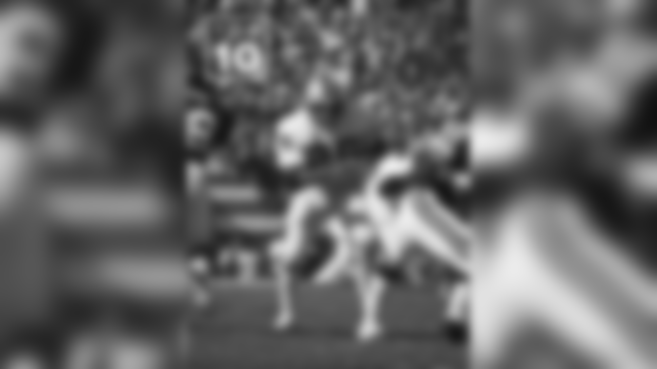 (**8\. Clarence Davis, Super Bowl XI**) In Super Bowl XI, running back Clarence Davis carried the ball 16 times for 137 yards as the Raiders dominated the Minnesota Vikings 32-14.