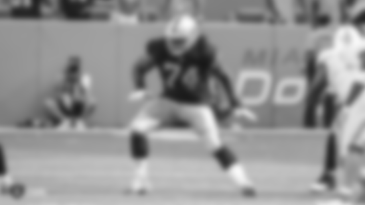 T T.J. Clemmings (IR) - Unrestricted