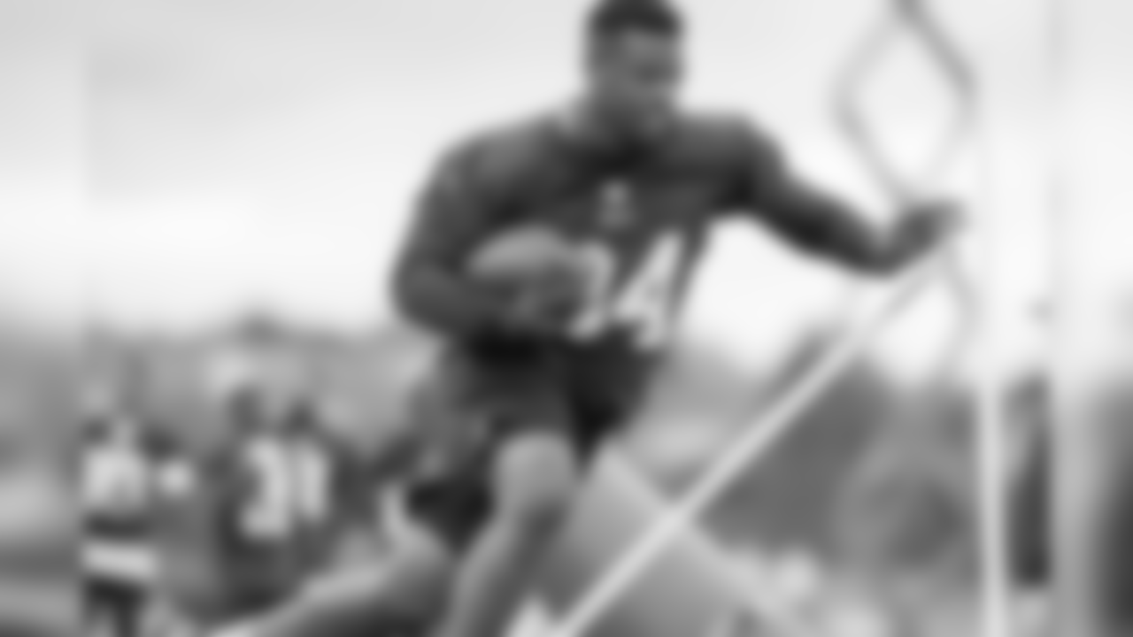 Running back (34) Malcolm Brown of the Los Angeles Rams practices on day 5 of Phase II of the offseason program workouts, Monday, May 6, 2019, in Thousand Oaks, CA. (Jeff Lewis/Rams)