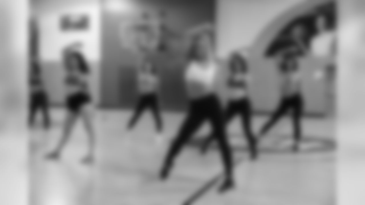 The Los Angeles Rams Cheerleaders partnered with 24 Hour Fitness North Hollywood host Rams Cheerleading Workshop joined by Rams Alumni and former veteran cheerleaders. Tuesday, March 26, 2019 in North Hollywood, CA. (Will Navarro/Rams)