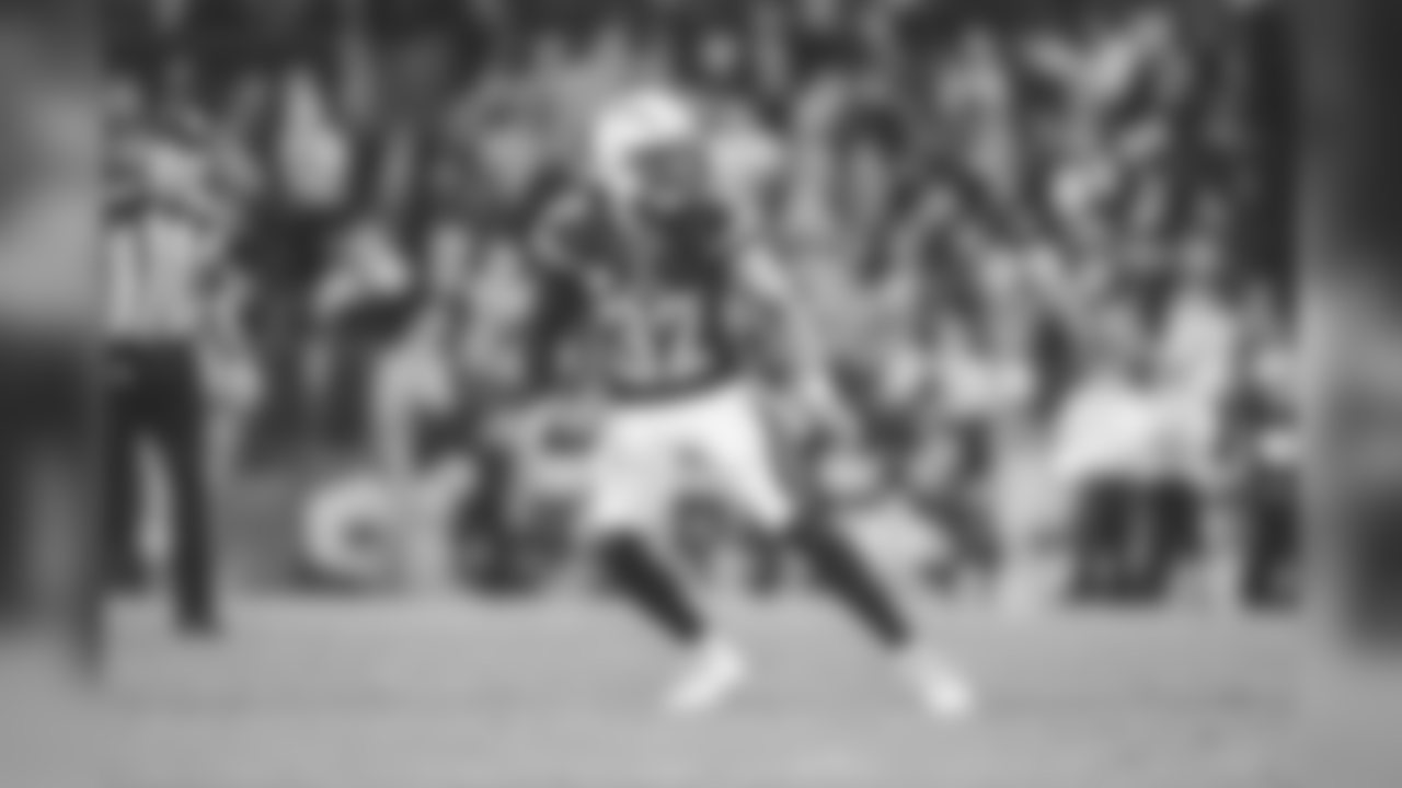 San Diego Chargers free safety Eric Weddle (32) in action during the NFL regular season game between the Chicago Bears and San Diego Chargers on Monday Nov. 9, 2015 in San Diego. The Bears won, 22-19. (Ric Tapia via AP)