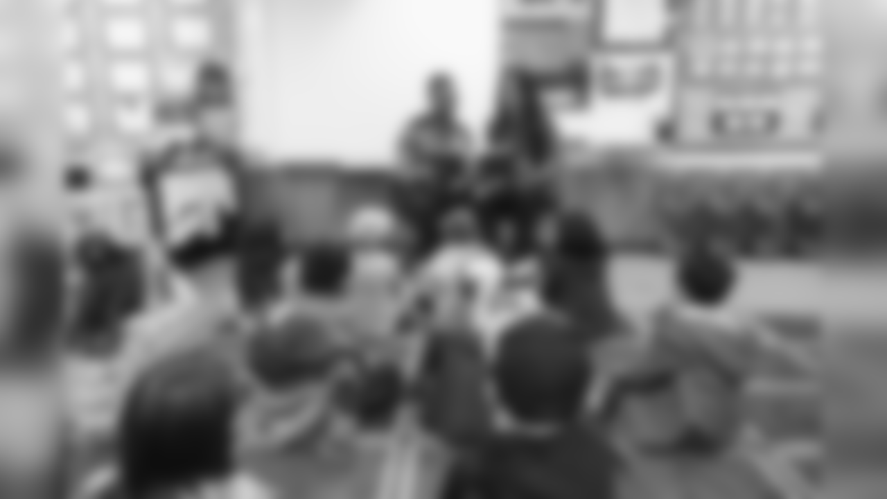 The Los Angeles Rams Community Service Team visit Las Posas Elementary School to take part of Read Across America. Rams Cheerleaders and Community Staff sit with students to read to them their favorite book. Friday, March 01, 2019 in Camarillo, CA. (Will Navarro/Rams)