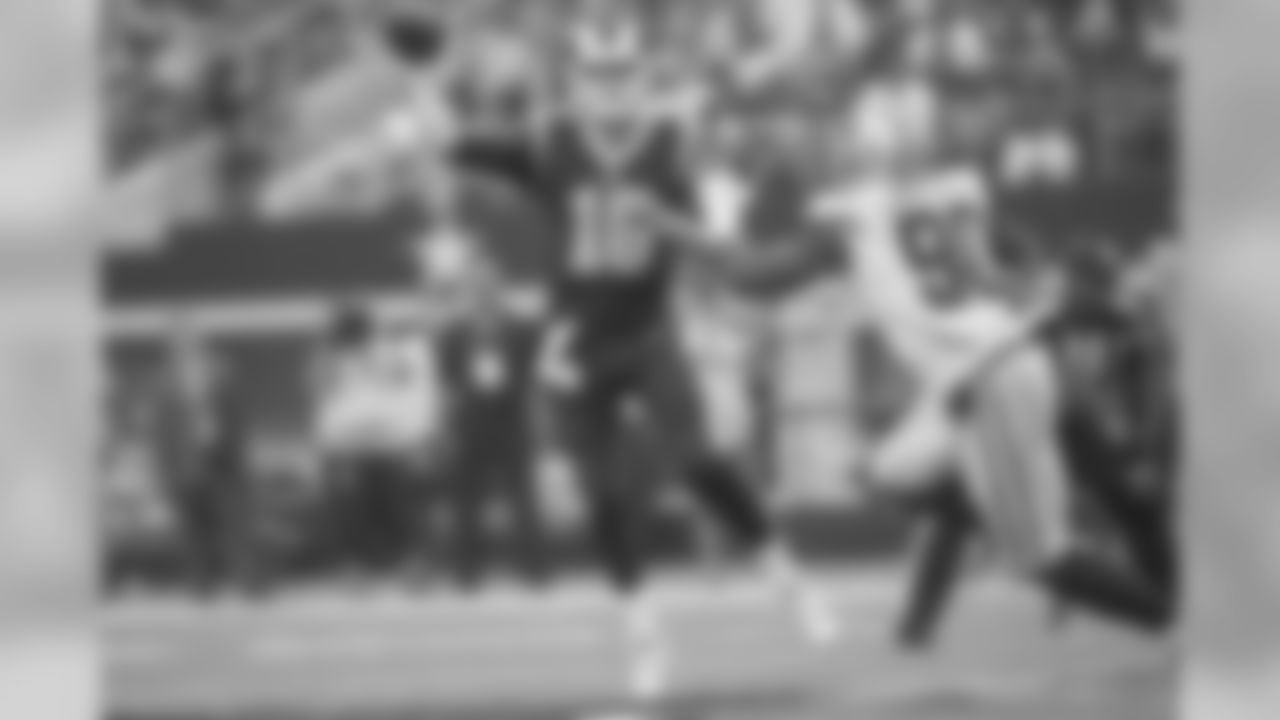 Quarterback (16) Jared Goff of the Los Angeles Rams against the Dallas Cowboys during the Rams 35-30 victory over the Cowboys in an NFL week 4 football game, Sunday, October 1, 2017, in Arlington TX. (Jeff Lewis/Rams)