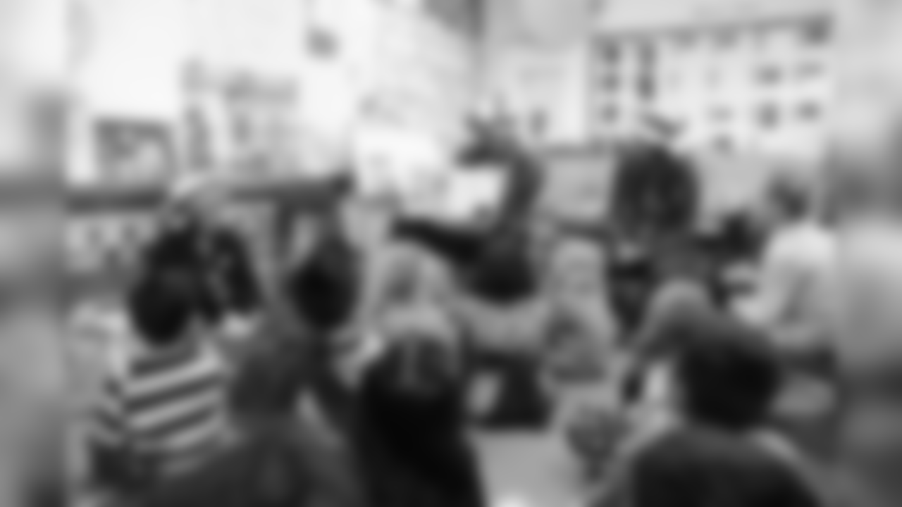 The Los Angeles Rams Community Service Team visit Las Posas Elementary School to take part of Read Across America. Rams Cheerleaders and Community Staff sit with students to read to them their favorite book. Friday, March 01, 2019 in Camarillo, CA. (Will Navarro/Rams)