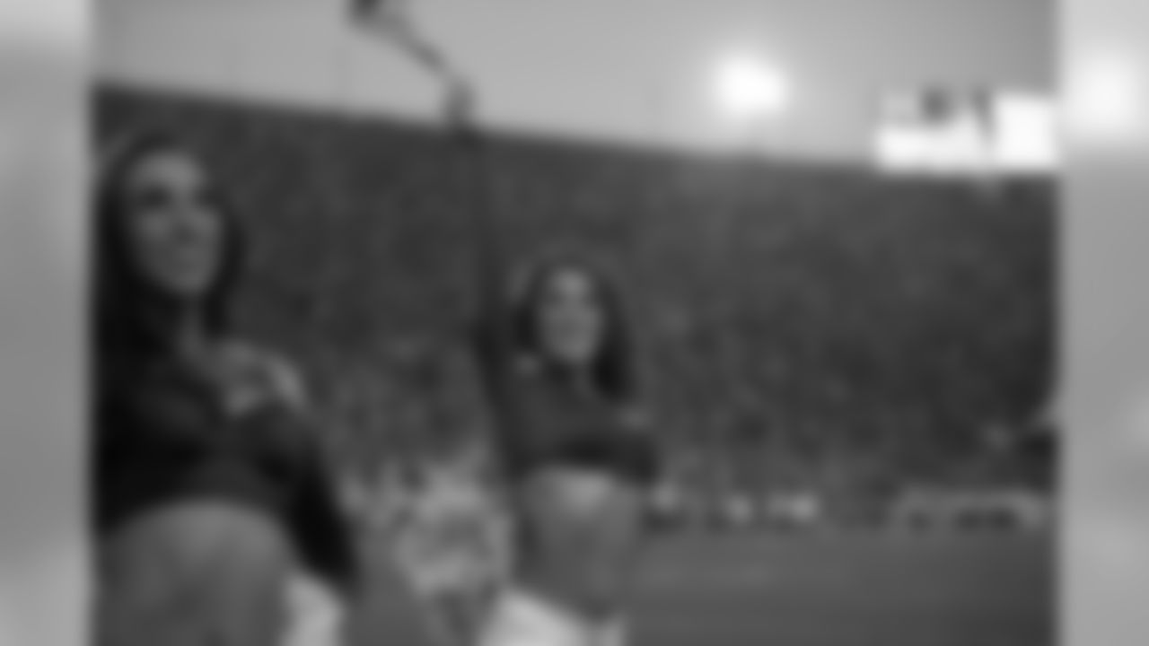 Los Angeles Rams cheerleaders on the sideline during an NFL Week 4 Football game against the Minnesota Vikings. The Thursday Night Football game was simulcast on NFL Network, FOX, and Amazon Prime Video at the Los Angeles Memorial Coliseum in Los Angeles, Calif. on September 27th, 2018 (Hiro Ueno/Rams).