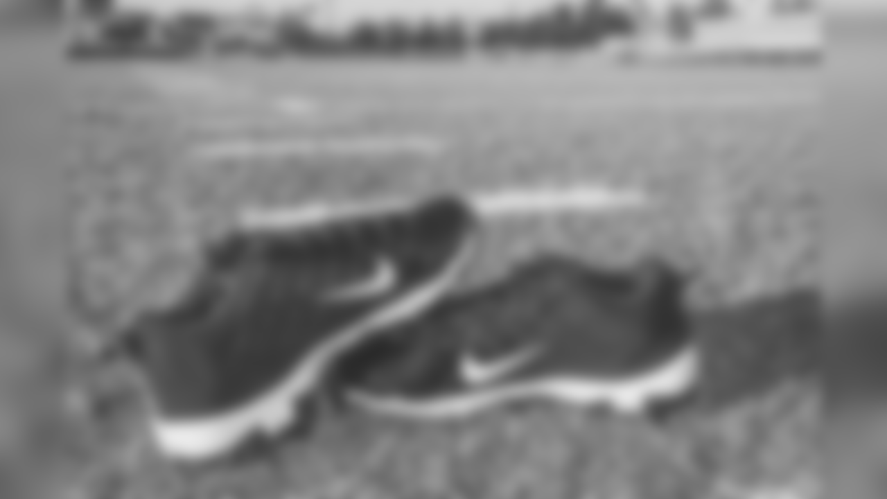 182109_WattsBears_Nike_HavASole_Surprise_DB_Social001