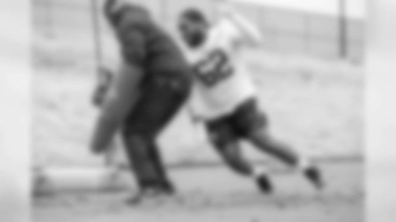 Defensive tackle (62) Bryant Jones of the Los Angeles Rams works out on the field during Phase II of the offseason program, Wednesday, May 15, 2019, in Thousand Oaks, CA. (Jeff Lewis/Rams)