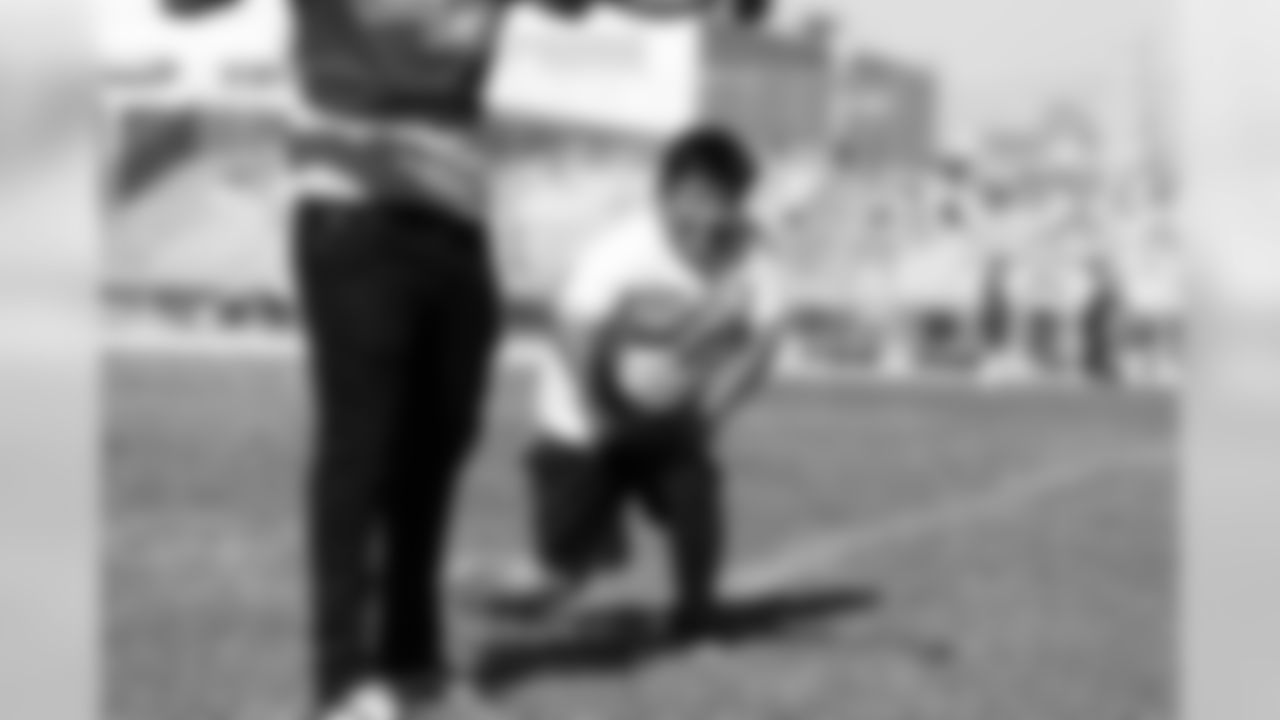 The Los Angeles Rams, in partnership with the NFL, host an NFL PLAY 60 Character Camp at Roosevelt High School in Los Angeles, CA. The Rams will host approximately 300 Hispanic youth, ages 9-13, with little or no football experience for the free camp joined by Rams Cheerleaders and Rampage. Tuesday, September 18, 2018. (Will Navarro/Rams)