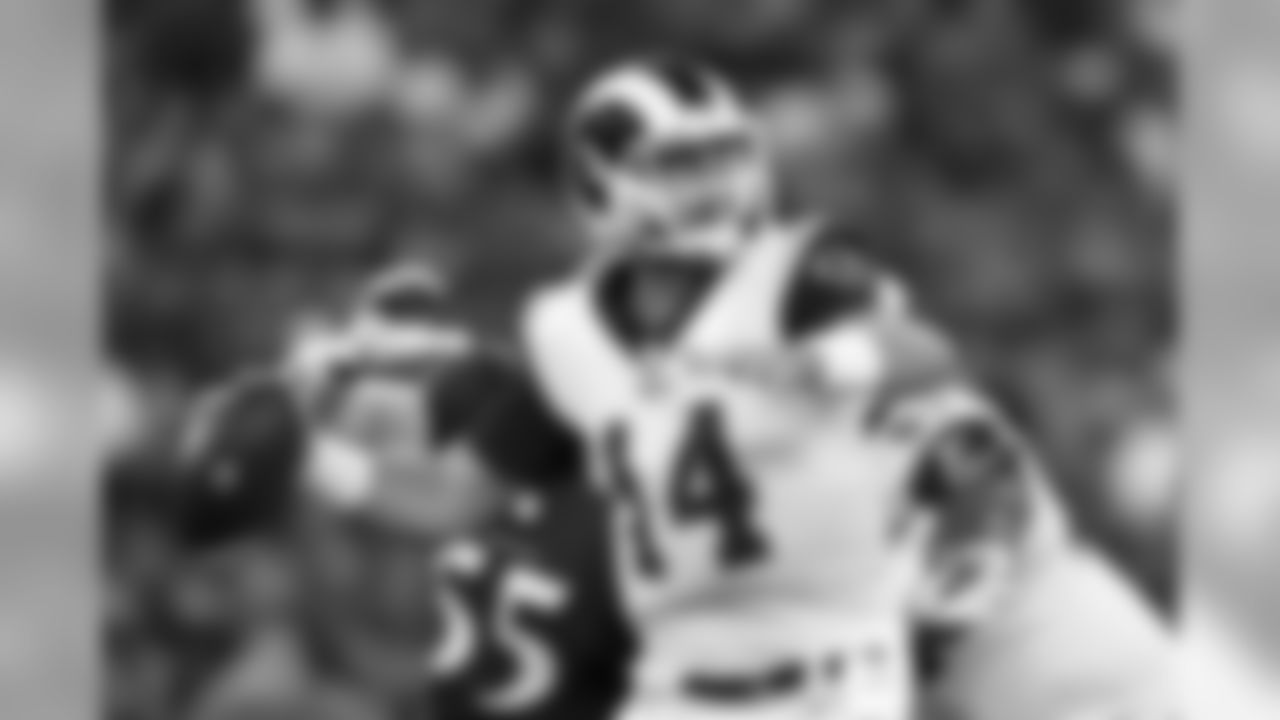 Los Angeles Rams quarterback Sean Mannion throws to a receiver in the first half of a preseason NFL football game against the Baltimore Ravens, Thursday, Aug. 9, 2018, in Baltimore. (AP Photo/Gail Burton)