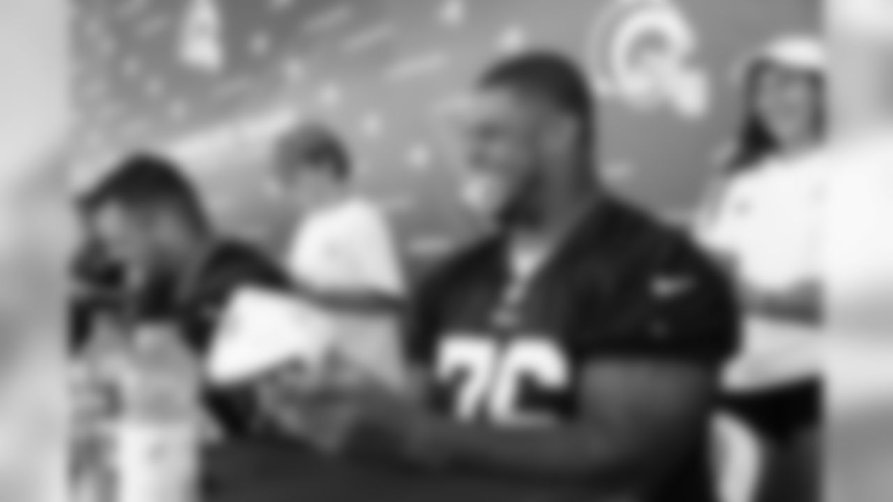 Offensive Guard (76) Rodger Saffold of the Los Angeles Rams signs autographs during Day 6 of Training Camp, Wednesday, August 01, 2018, in Irvine, CA. (Will Navarro/Rams)