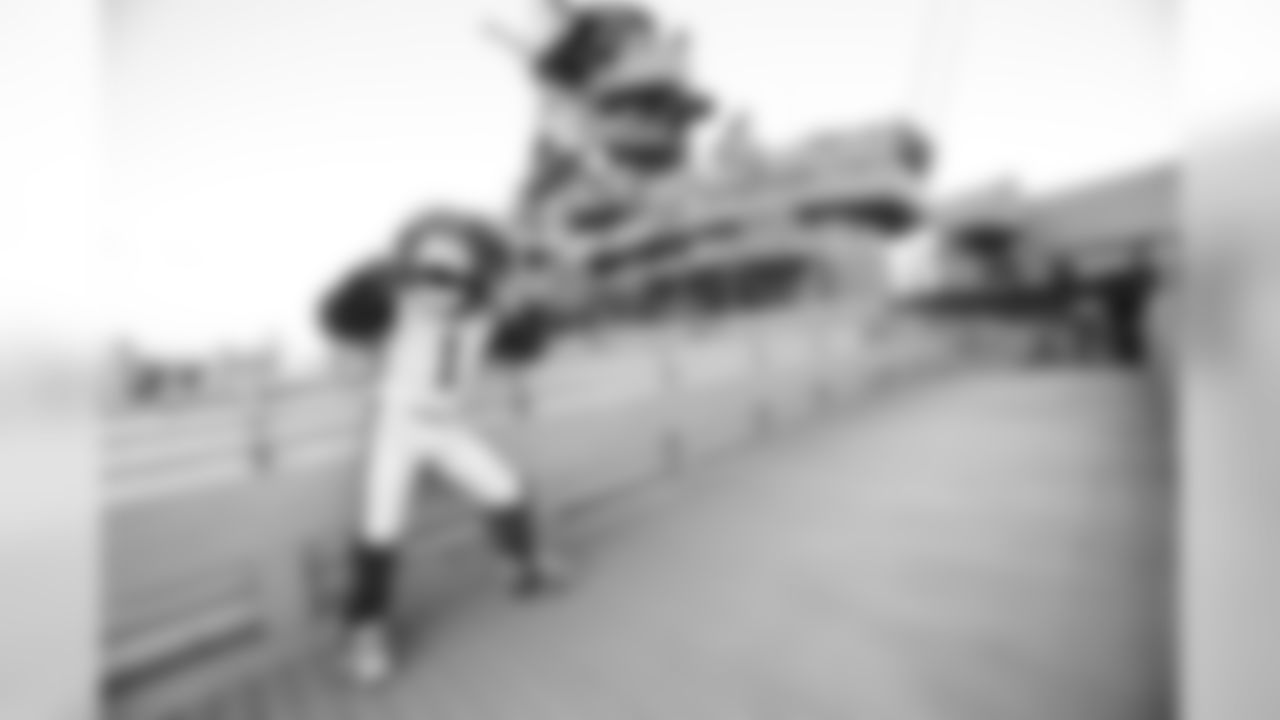 As part of Salute to Service Week, the Los Angeles Rams host approximately 150 youths for a Play 60 event on the USS IOWA Battleship along with USO volunteers to encourage participants to be physically active for 60 minutes a day. Participants take a tour of the USS IOWA Battleship museum. Wednesday, November 08, 2018, Los Angeles, CA. (Will Navarro/Rams)