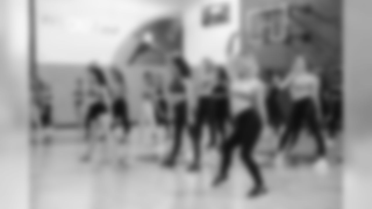 The Los Angeles Rams Cheerleaders partnered with 24 Hour Fitness North Hollywood host Rams Cheerleading Workshop joined by Rams Alumni and former veteran cheerleaders. Tuesday, March 26, 2019 in North Hollywood, CA. (Will Navarro/Rams)