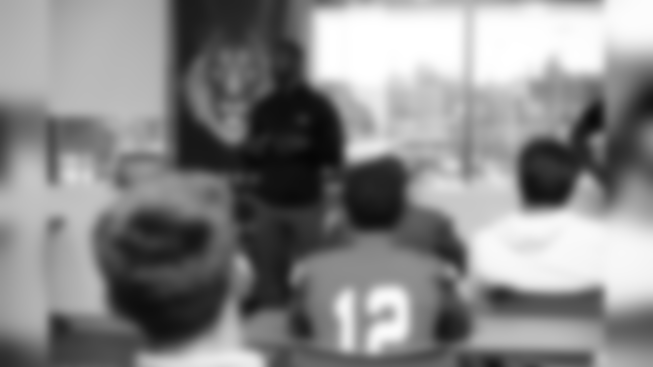 Los Angeles Rams staff member Jonathan Franklin, Players and staff of the Los Angeles Rams attend a leadership session held with aims of breaking socioeconomic barriers between two high schools with varying demographics with RISE (Ross Initiative in Sports for Equality) on September 17th, 2018 at Oaks Christian School in Westlake Village, Calif (Rams/Hiro Ueno)