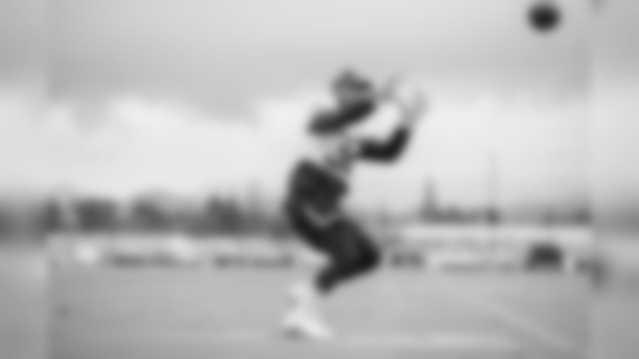 Safety (32) Eric Weddle of the Los Angeles Rams works out on day 2 of Phase II of the offseason program workouts, Tuesday, April 30, 2019, in Thousand Oaks, CA. (Jeff Lewis/Rams)