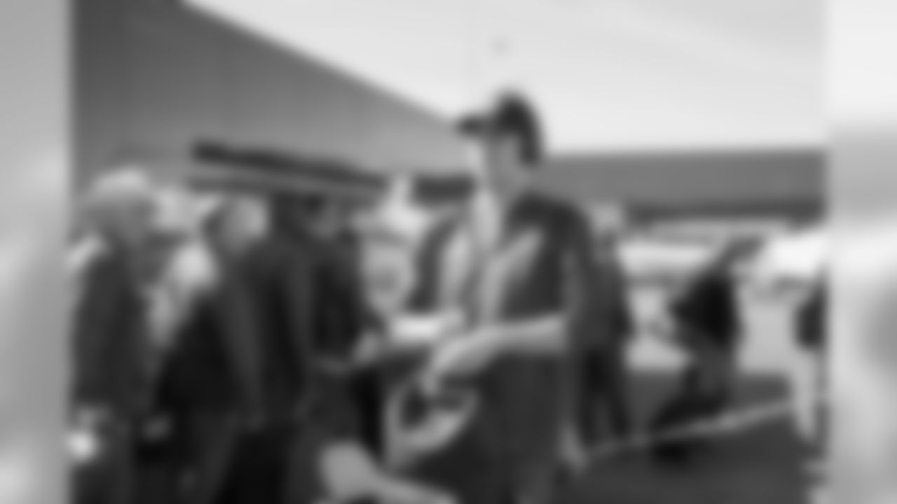Quarterback (16) Jared Goff of the Los Angeles Rams gets on the plane at LAX to fly to Atlanta for Super Bowl LIII, Sunday, January 27, 2019, in Los Angeles, CA. (Jeff Lewis/Rams)