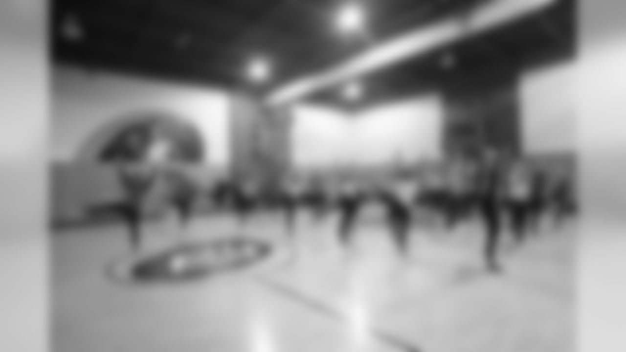 The Los Angeles Rams Cheerleaders partnered with 24 Hour Fitness North Hollywood host Rams Cheerleading Workshop joined by Rams Alumni and former veteran cheerleaders. Tuesday, March 26, 2019 in North Hollywood, CA. (Will Navarro/Rams)