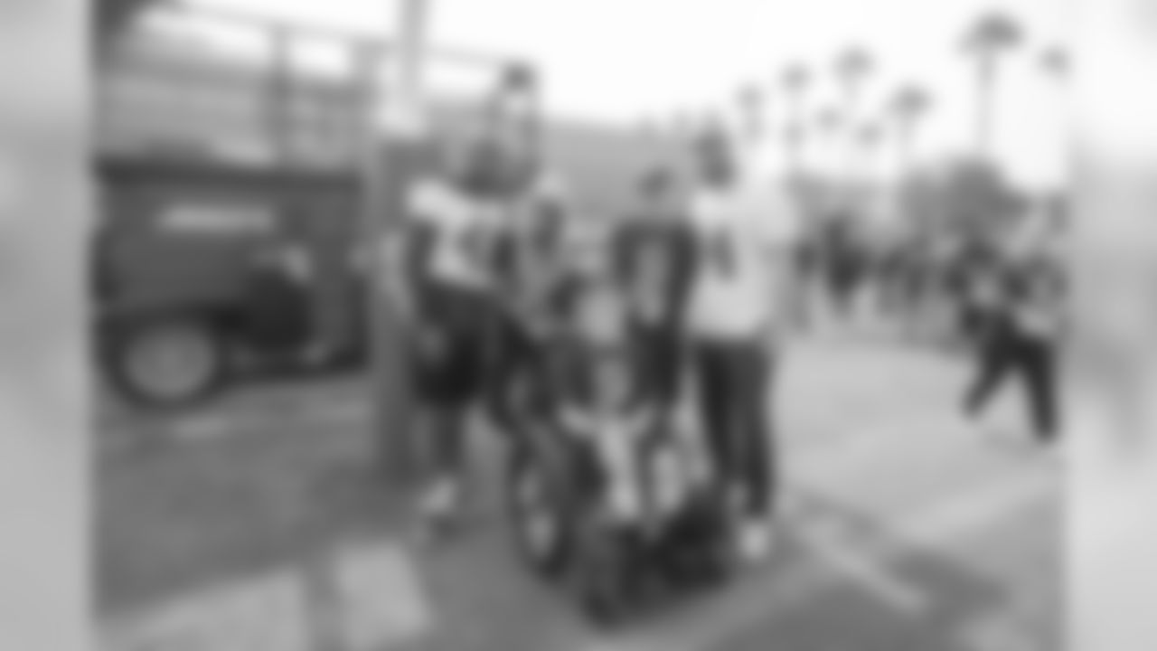 (43) John Johnson and (44) Jake McQuaideof the Los Angeles Rams greets Tragedy Assistance Program for Survivors families after a walk through , Saturday, November 10, 2018, in Los Angeles, CA. (Jeff Lewis/Rams)