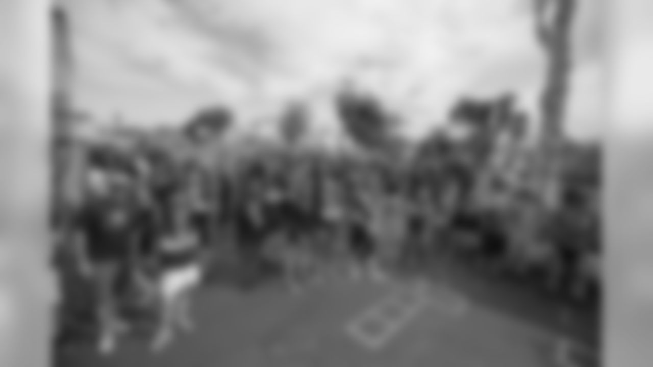 The Los Angeles Rams and front office staff participate in a playground build at 20th Street Elementary School, Friday, June 15, 2018, in Los Angeles, CA. (Jeff Lewis/Rams)