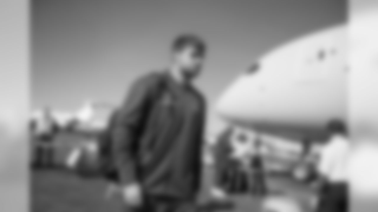 Linebacker (53) Justin Lawler of the Los Angeles Rams gets on the plane at LAX to fly to Atlanta for Super Bowl LIII, Sunday, January 27, 2019, in Los Angeles, CA. (Jeff Lewis/Rams)