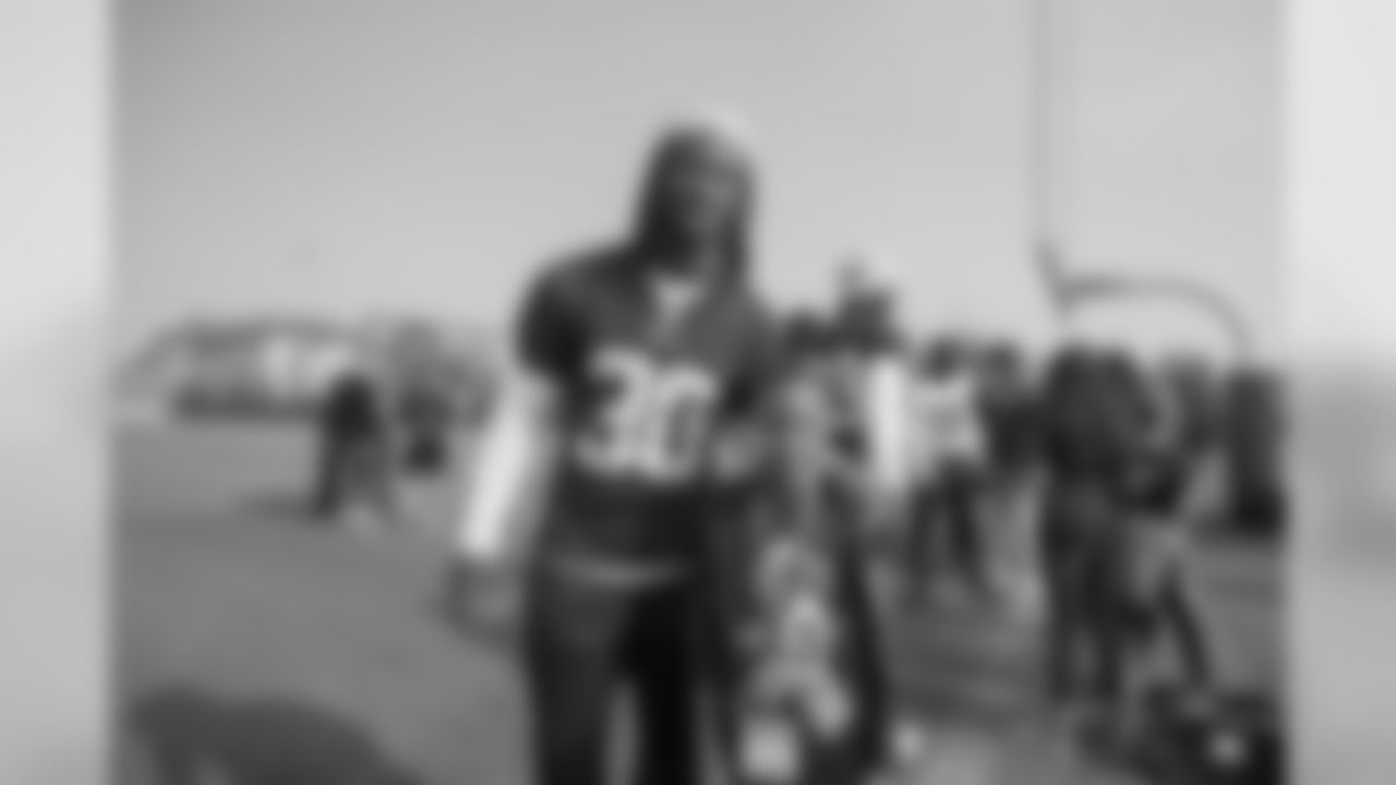(30) Todd Gurley of the Los Angeles Rams greets Tragedy Assistance Program for Survivors families after a walk through , Saturday, November 10, 2018, in Los Angeles, CA. (Jeff Lewis/Rams)