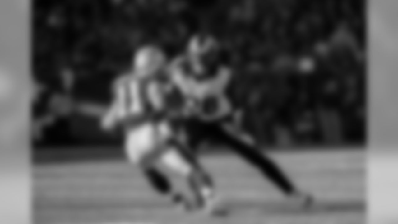Linebacker (26) Mark Barron of the Los Angeles Rams against the New England Patriots during the Rams 10-26 loss to the Patriots in an NFL Week 13 game, Sunday, December 4, 2016, in Foxboro, MA. (Jeff Lewis/Rams)