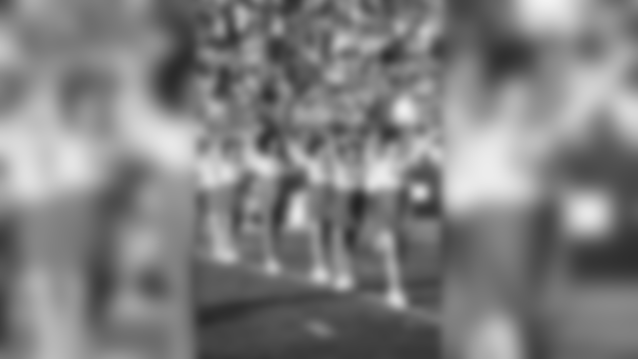 The Los Angeles Rams Cheerleaders perform during halftime along side the Junior Cheer squad as the Los Angeles Rams face off against the San Francisco 49ers at the Los Angeles Memorial Coliseum, the Rams win 48-32 in an NFL Week 17 game, Sunday, December 30, 2018, Los Angeles, CA. (Will Navarro/Rams)