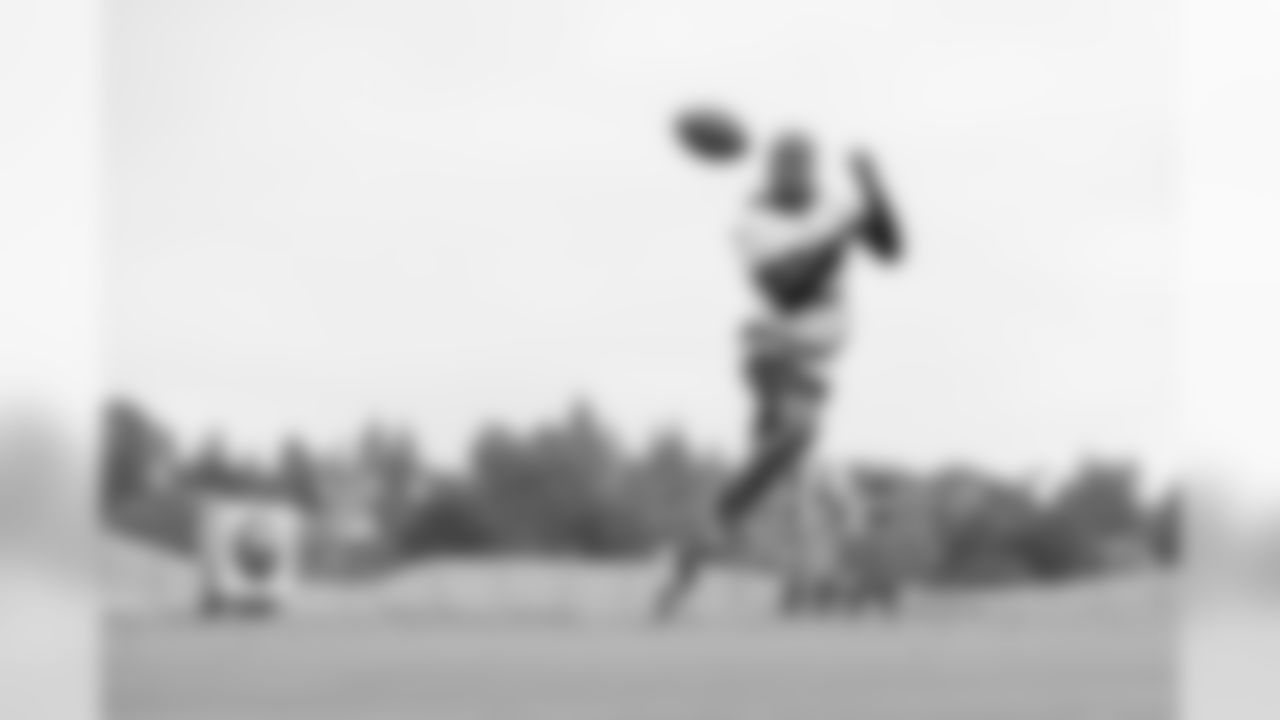 Cornerback (22) Marcus Peters of the Los Angeles Rams works out on the field during Phase II of the offseason program, Wednesday, May 15, 2019, in Thousand Oaks, CA. (Jeff Lewis/Rams)